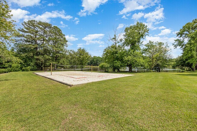 Building Photo - 537 Mountain Lake Dr