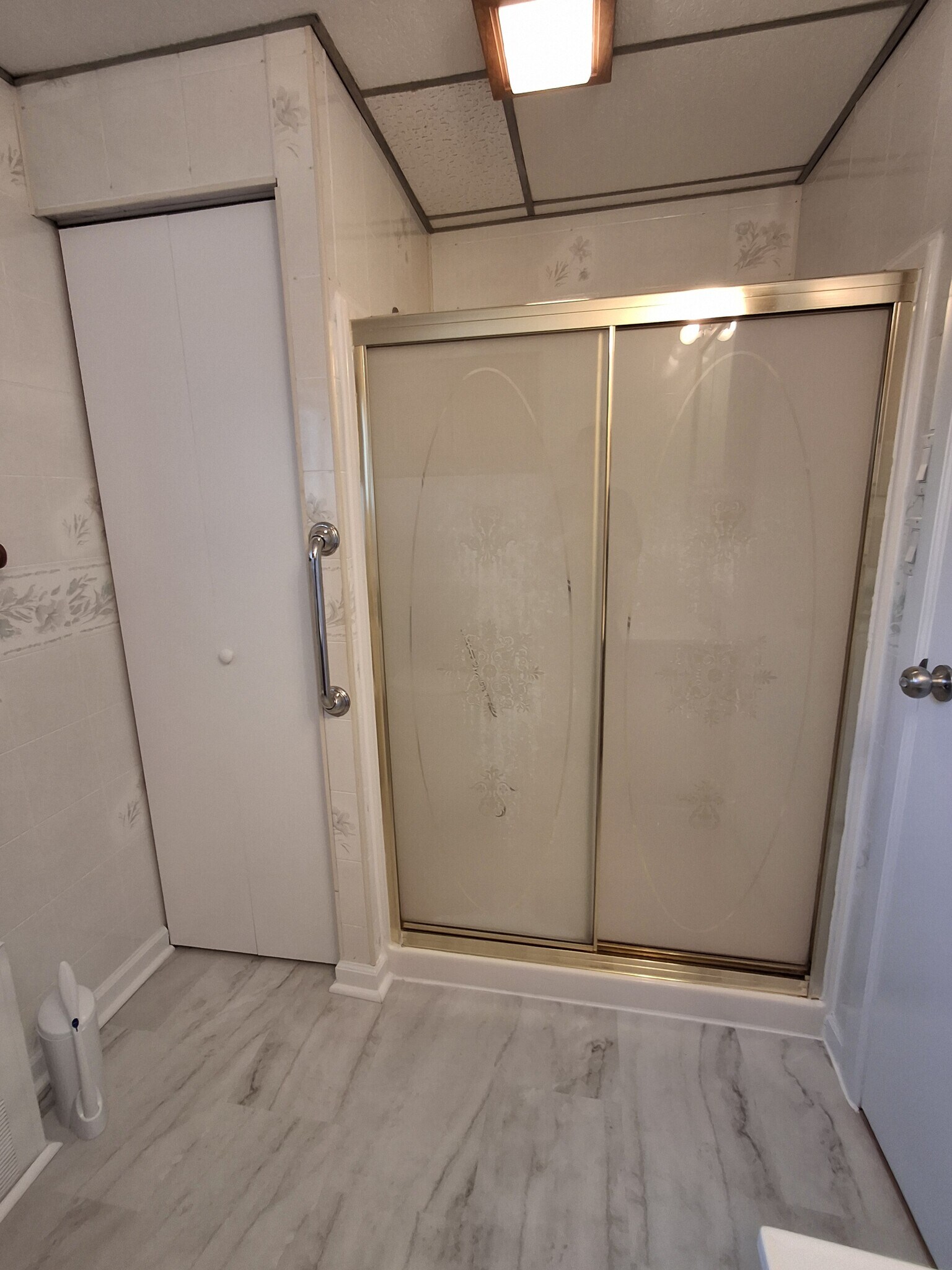 Bathroom 2b - 6711 Bluebird Ln