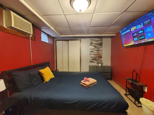 Building Photo - 37 Bancroft St