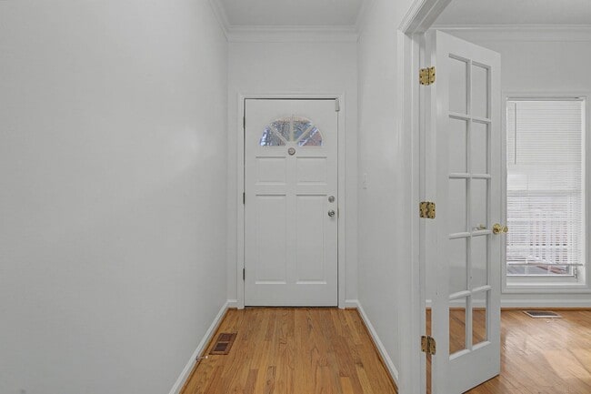 Building Photo - Carolina Lakes!