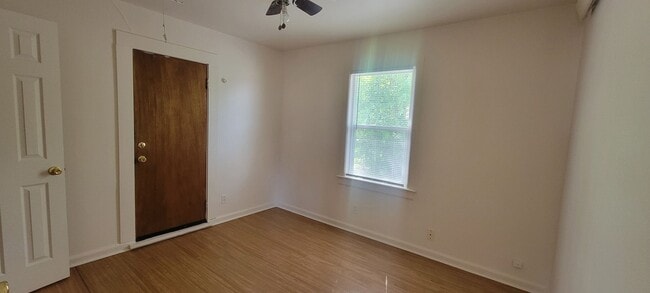 Building Photo - 2 bedroom 1 bath