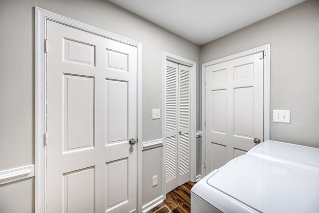 Building Photo - Beautiful Hopewell Move In Ready Home!