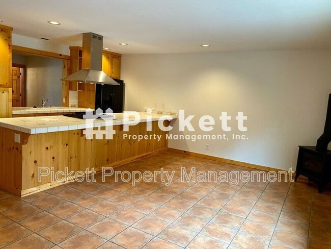 Building Photo - 4673 NW Walgren Dr
