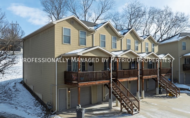 Building Photo - 827 Hawkeye Dr