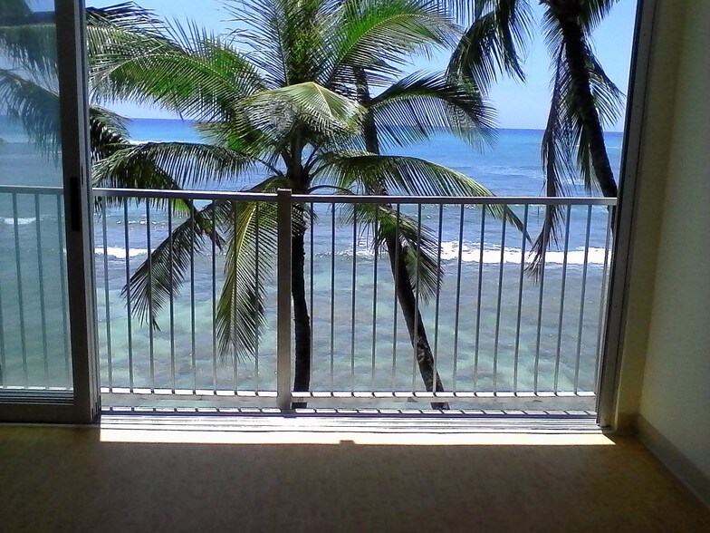 Building Photo - 3015 Kalakaua Ave