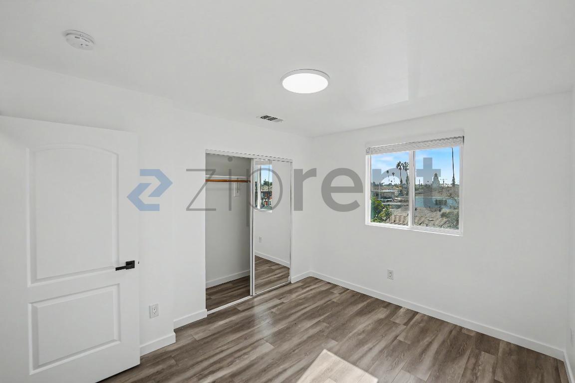 Building Photo - Unit