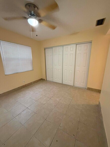 Building Photo - 501 W 1st St