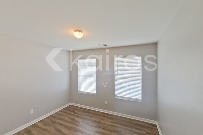 Building Photo - 127 Village Creek Dr