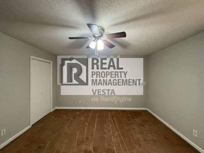 Building Photo - 307 Fox Tail Dr