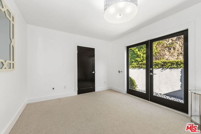 Building Photo - 2601 Nichols Canyon Rd