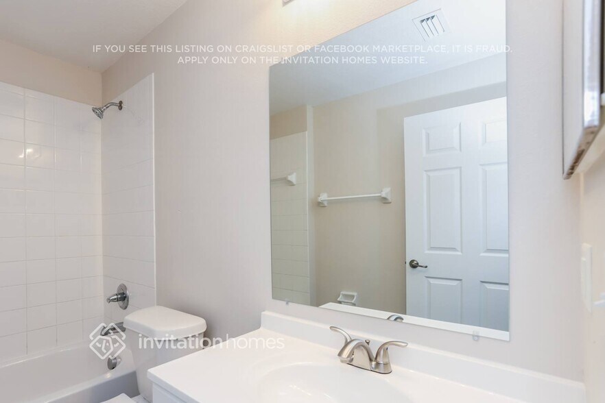 Building Photo - 11118 Hidden Breeze Dr