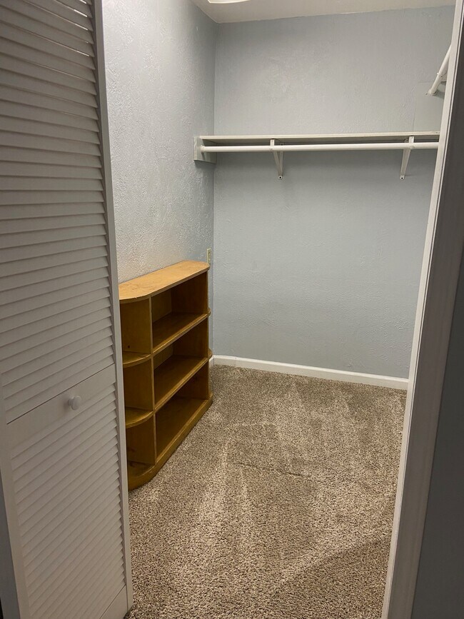 Building Photo - 73 Surrey Oak Ct