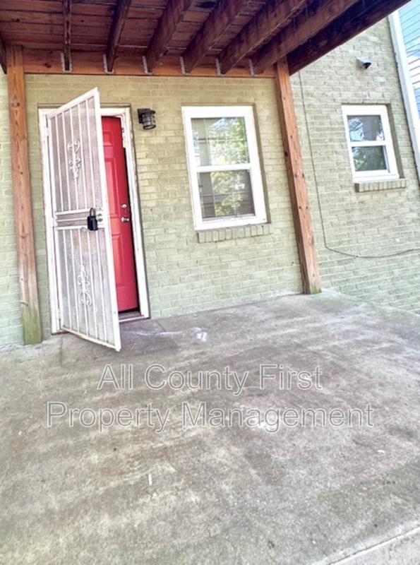 Building Photo - 927 Fortress Ave SW