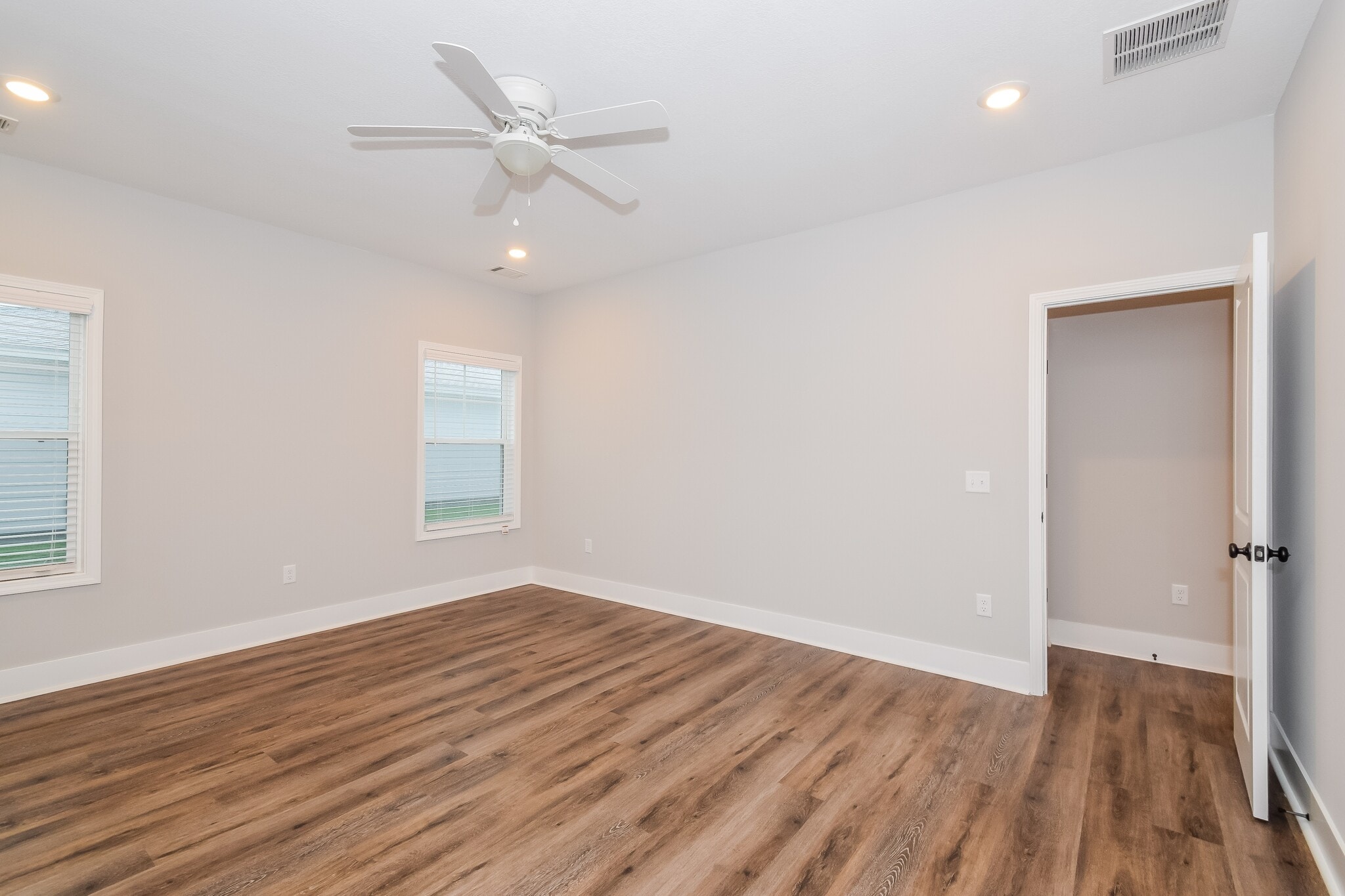 Building Photo - 1055 Autumns Wood Cir E