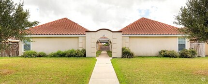 Building Photo - 107 S Ridge Ln