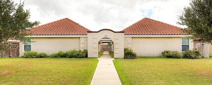 Building Photo - 107 S Ridge Ln