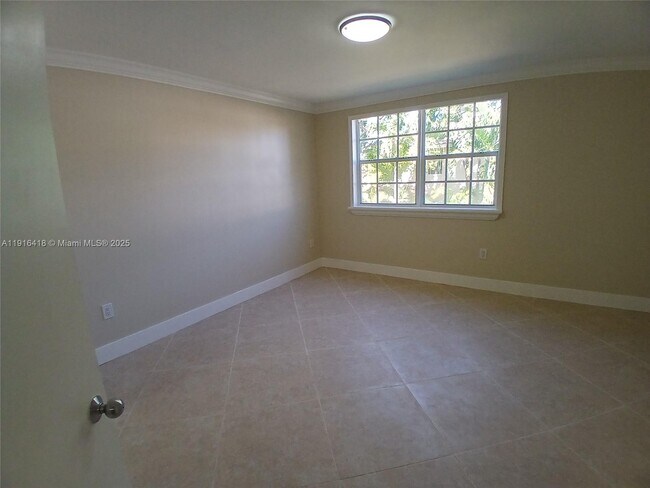 Building Photo - 9731 Fontainebleau Blvd