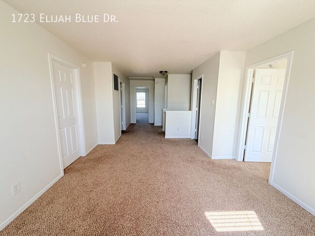 Building Photo - 1723 Elijah Blue Dr