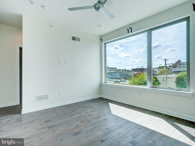 Building Photo - 2123 E Lehigh Ave