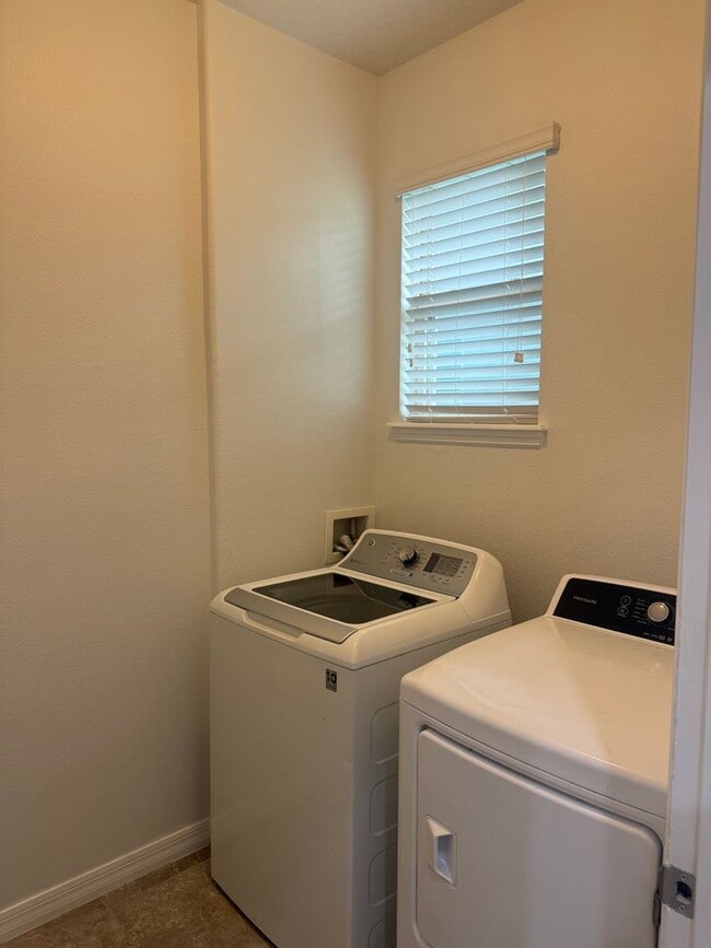 Building Photo - Home in WATERLEIGH Winter Garden!