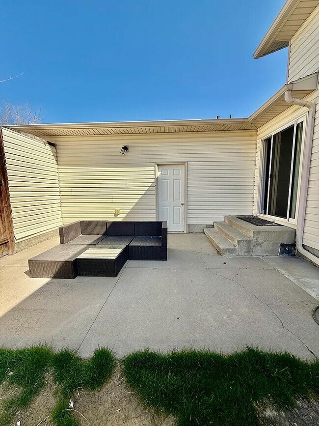 Building Photo - 1639 Roy St