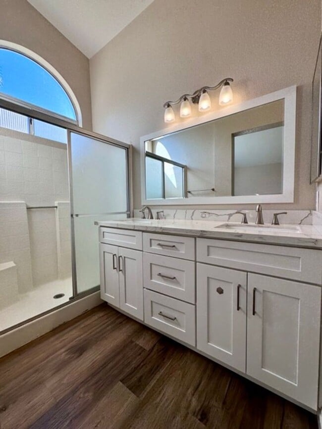 Building Photo - 3 bedroom Temecula home available for LEASE!