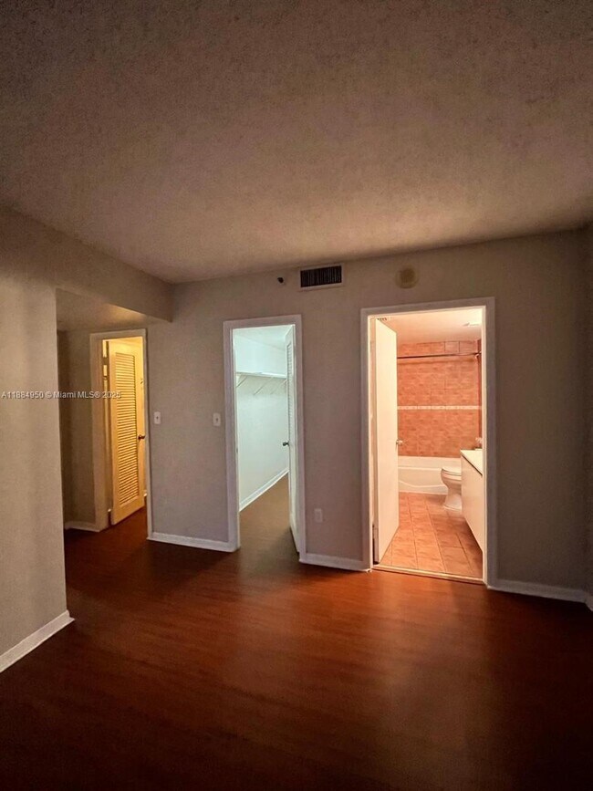 Building Photo - 1470 NE 123rd St