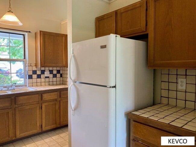 Building Photo - Fantastic Single Family Home, Ready to Make Home!