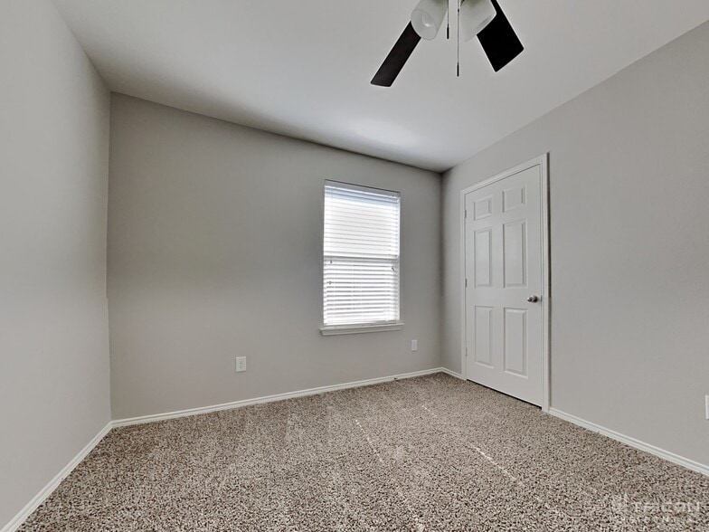 Building Photo - 1500 Abby Creek Dr