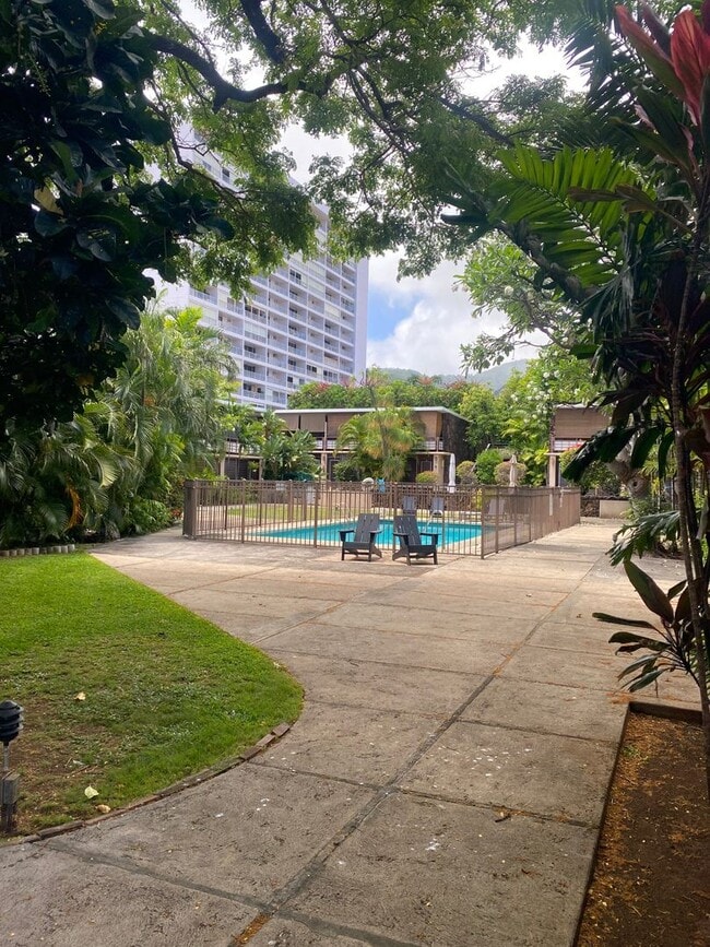 Building Photo - 1700 Makiki St