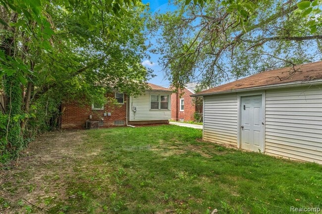 Building Photo - Cozy & Modern: 2-Bed Brick Home with Garage & Finished Basement
