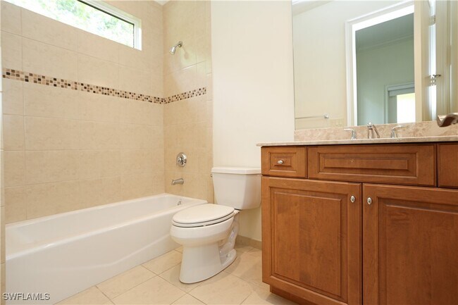 Building Photo - 823 Cassena Rd