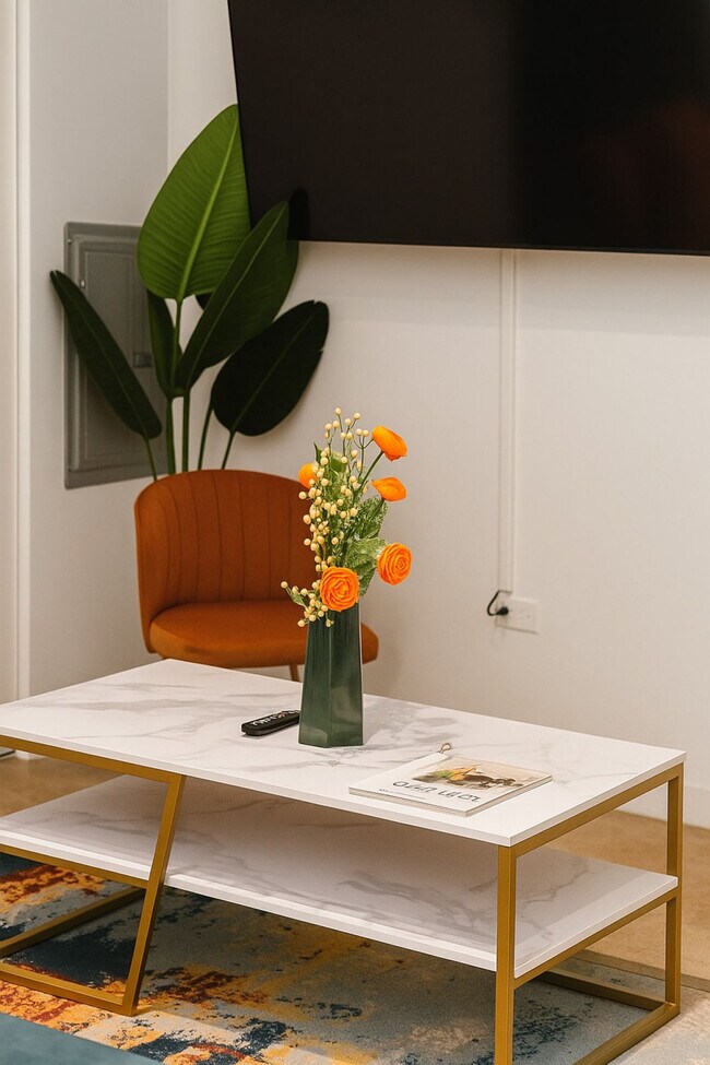 Building Photo - 1049 W Lawrence Ave