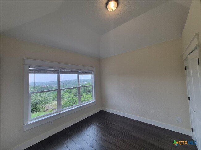 Building Photo - 427 Primrose Path