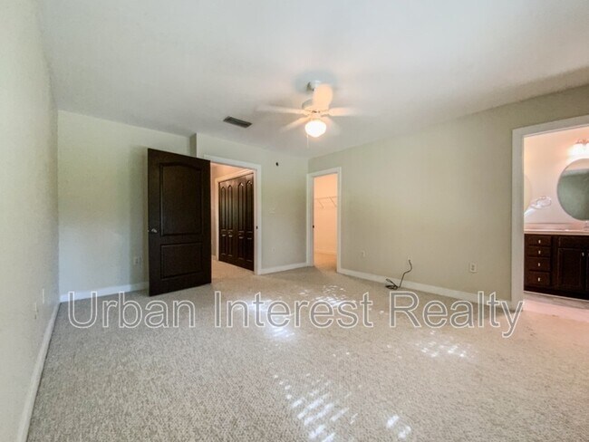 Building Photo - 421 Twin Lakes Ln