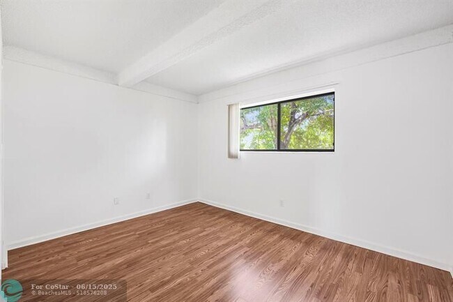 Building Photo - 1325 S Flagler Ave