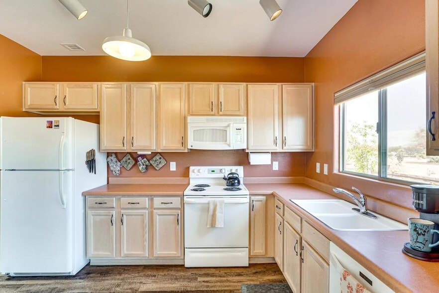 Building Photo - 3925 S Vía De Cristal