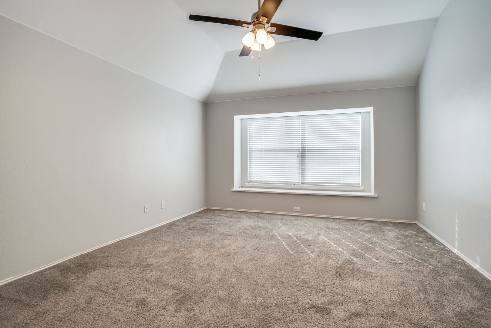 Building Photo - 3408 Hidden Valley Dr