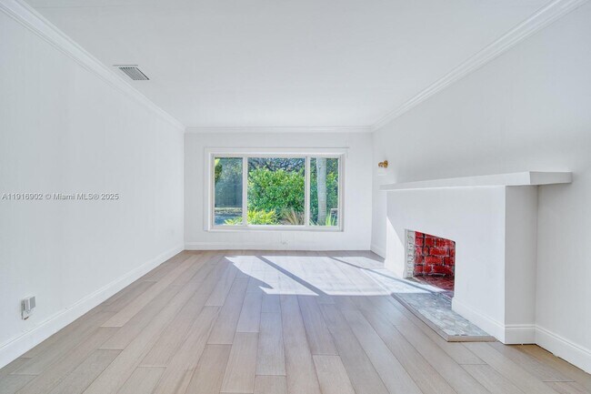 Building Photo - 845 NE 119th St