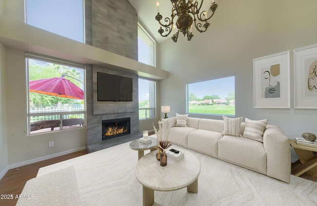 Building Photo - 4020 E Laurel Ln