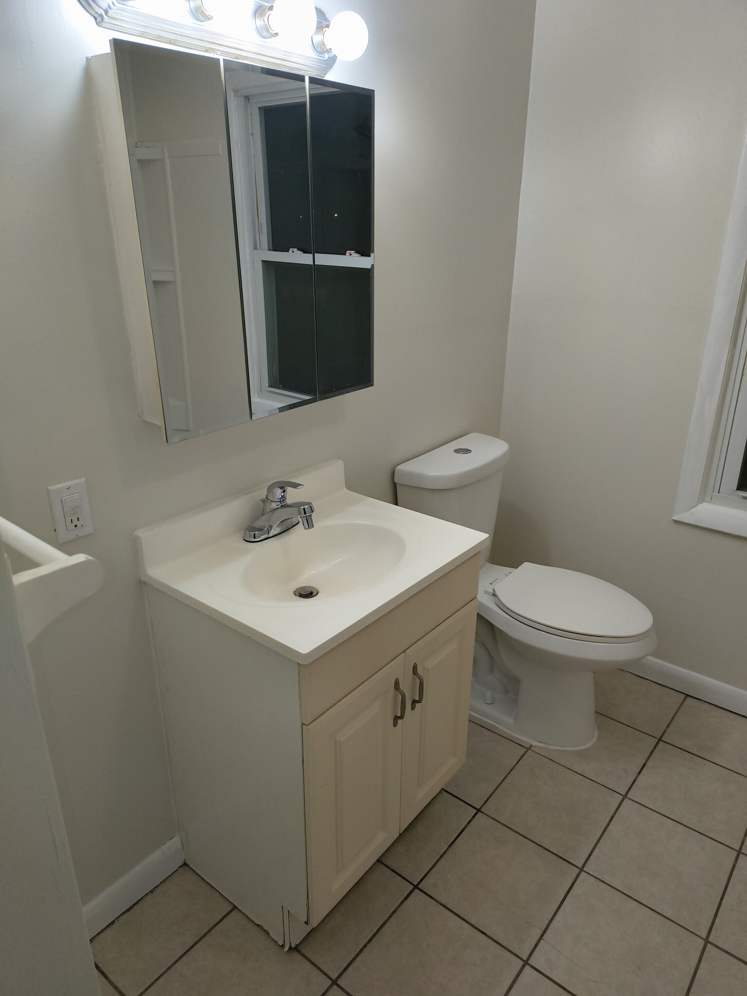 Building Photo - 773 Savin Ave