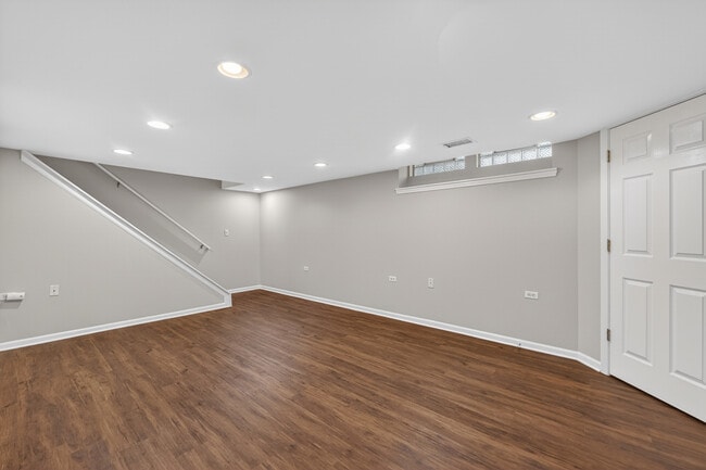 Building Photo - 212 Amherst Ct