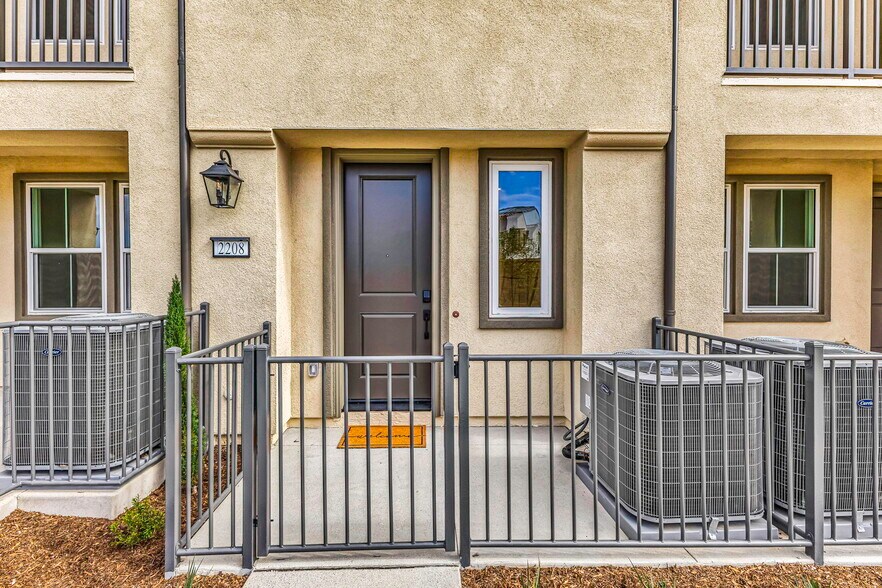 Building Photo - 2208 Mountain Laurel Rd