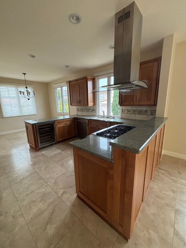 Building Photo - Beautiful 3BD 3.5BA House in La Jolla
