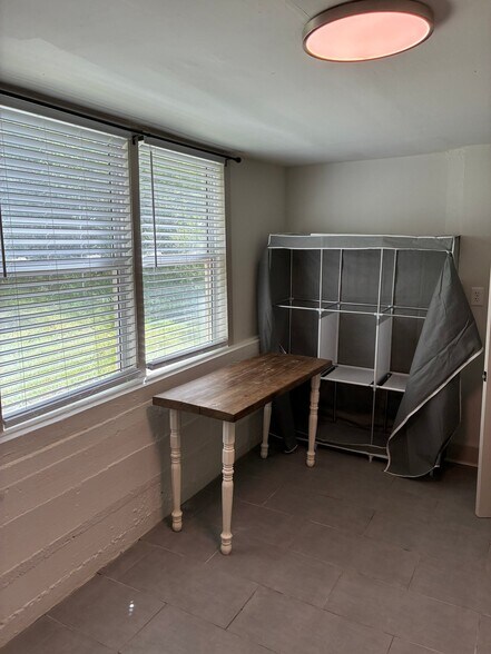 Building Photo - 528 N Royal Ave