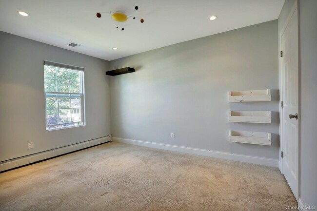 Building Photo - 32 Delamere St