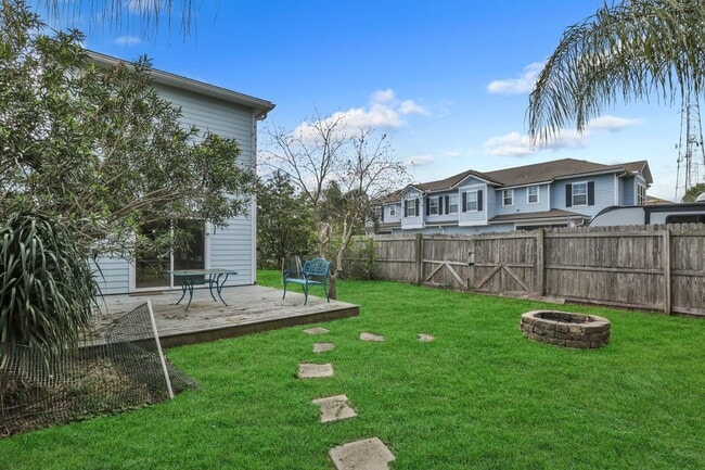 Building Photo - Beach living at it's finest! This 3 bedroo...