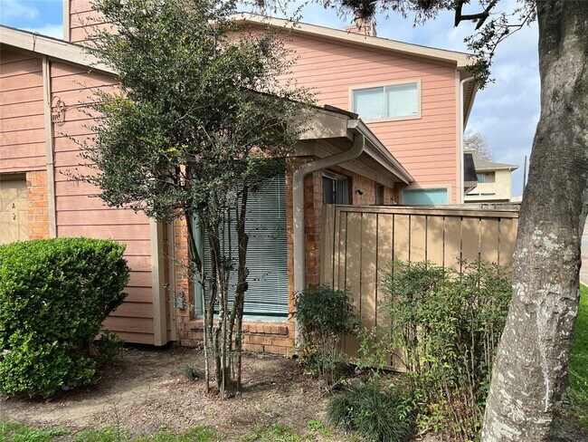 Building Photo - 8048 Sands Point Dr