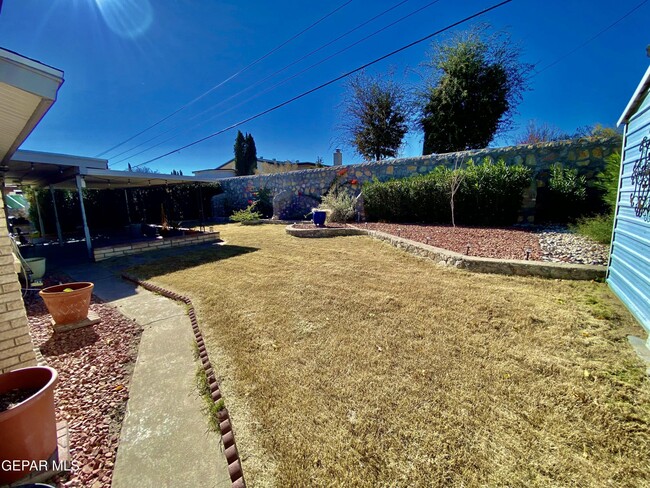 Building Photo - 1305 Vista De Oro Dr