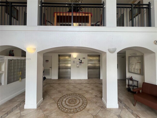 Building Photo - 9340 Fontainebleau Blvd